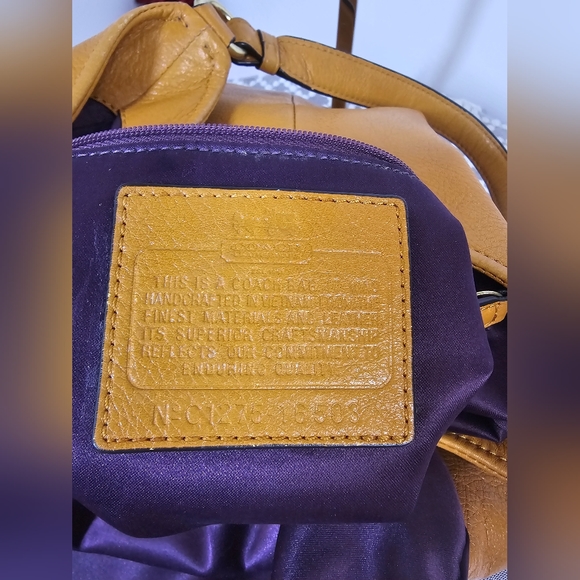 ❤EUC CarryAllLeather 3 Compartment Shoulder Bag. - Picture 2 of 15